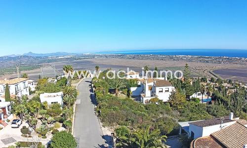 En venta  Terreno de 2425m2 con vista al mar