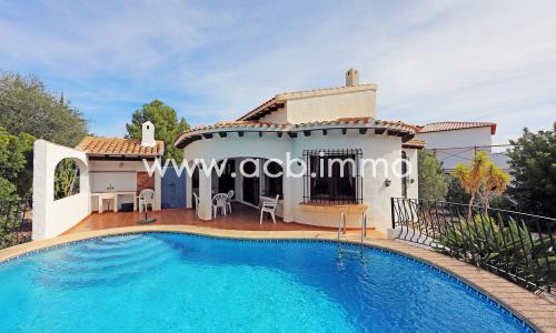 En venta Villa de 2 dormitorios con piscina en Monte Pego
