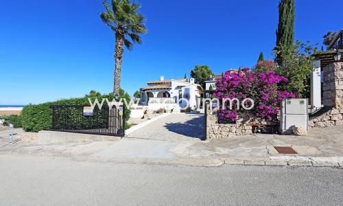 En venta Villa de una sola planta con 2 dormitorios, piscina y vista al mar en Monte Pego