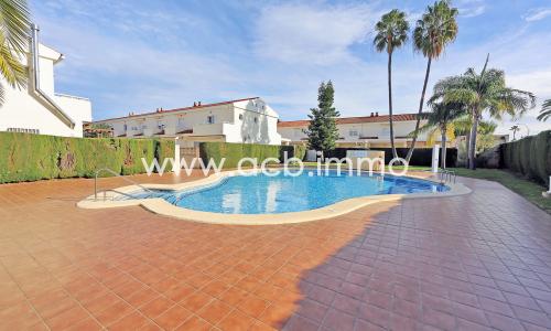 For sale Beautiful renovated terraced house just 250 m from the beach