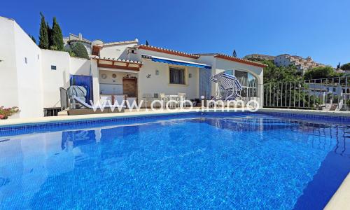 En venta  Villa de 3 dormitorios con vista al mar en Monte Pego