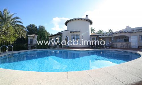 En venta Hermosa villa con apartamento separado y vistas al mar