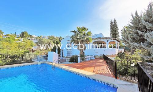 En venta Villa de 4 dormitorios con vista al mar