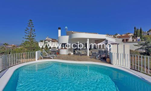 En venta Maravillosa villa reformada con dos apartamentos y piscina