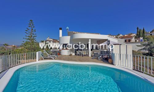 A vendre Magnifique villa entièrement rénovée avec deux appartements et piscine