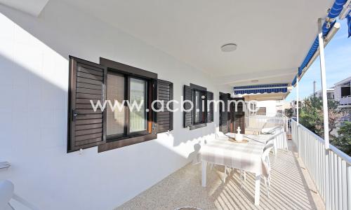 A vendre Appartement rénové de 2 chambres à 50 mètres de la plage